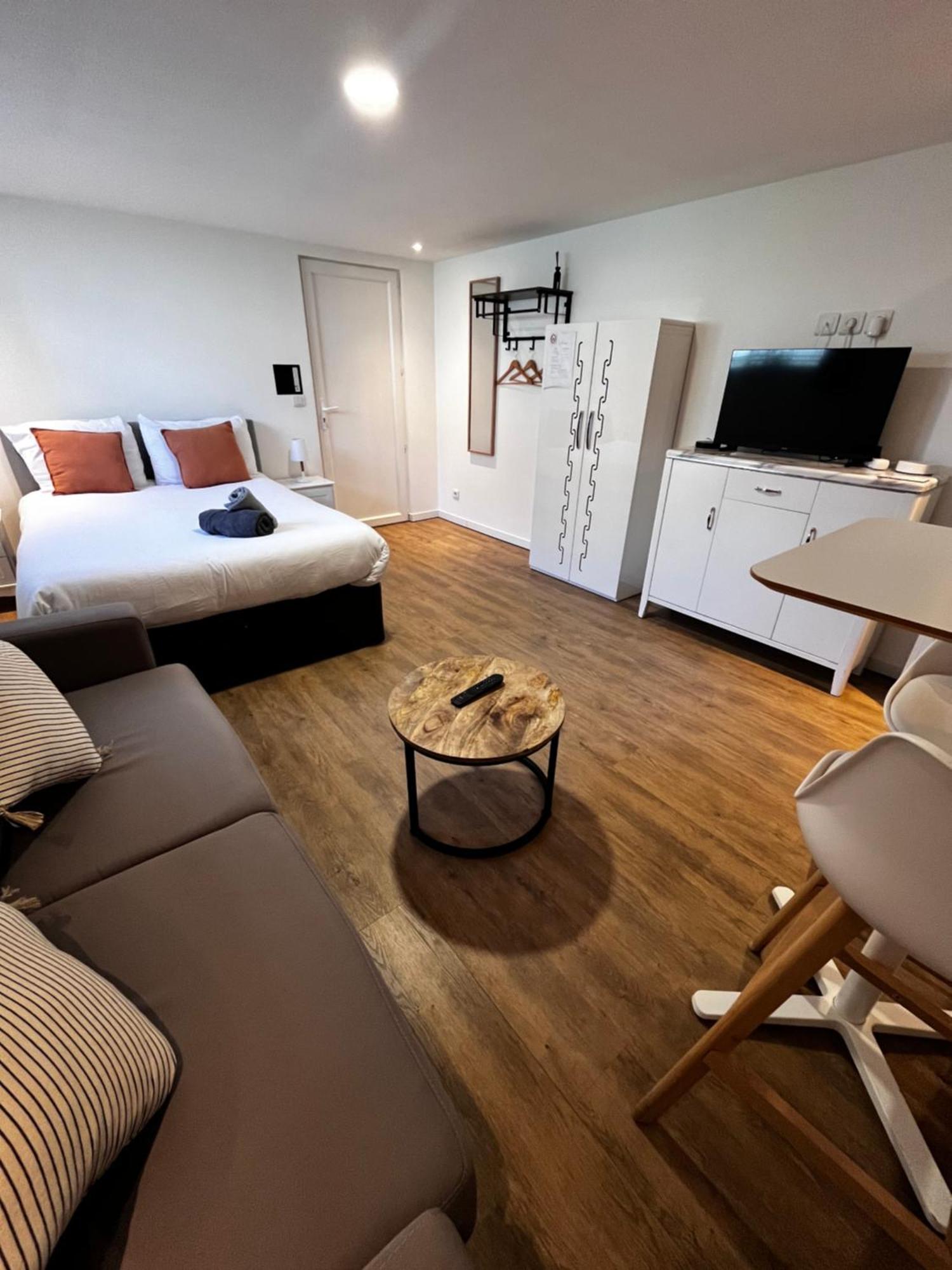 Apartment Proche Gare Et Versailles 4 Min A Pied Train Vers Paris *